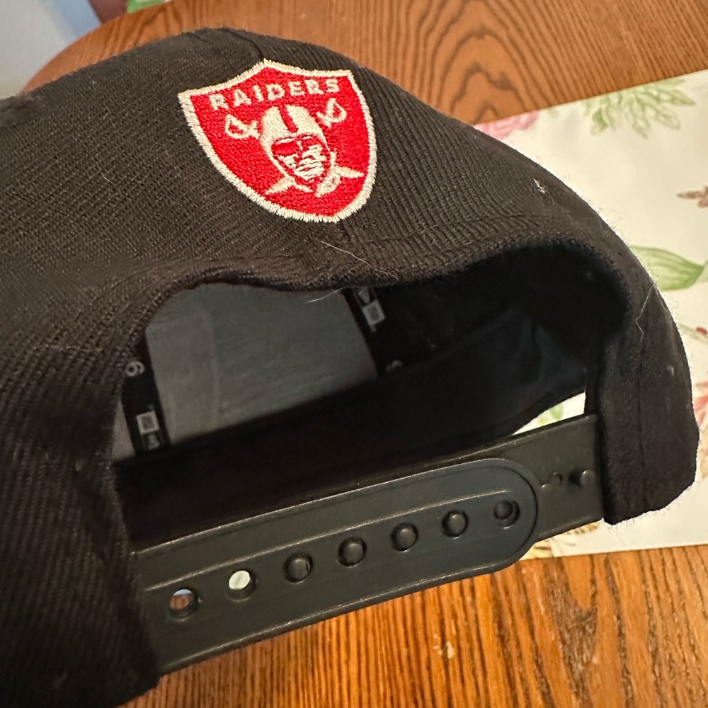 New Era Raiders Black Snapback Hat - Picture 2 of 7